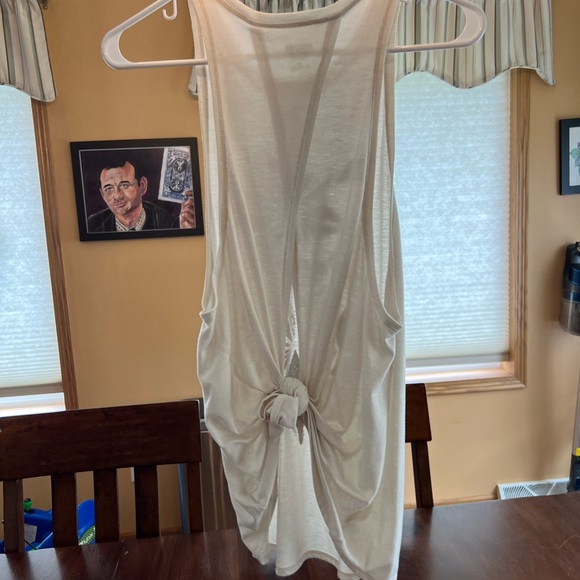 Cream workout tank top with open back - Picture 4 of 6